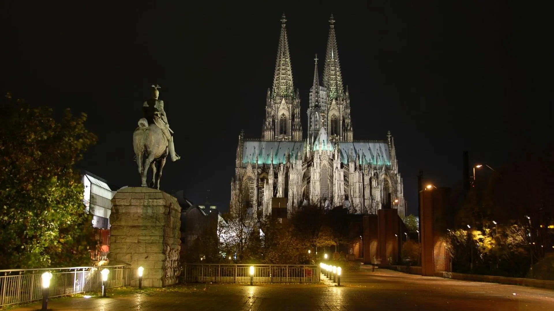 kontakty Koeln Zentrum, Direkt Am Dom Grosses 3 Zimmer Studio 53 Qm